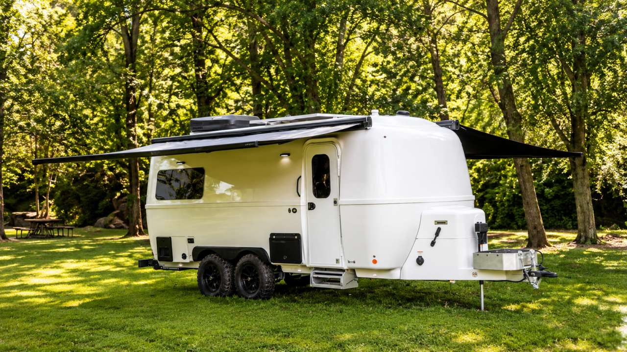 Oliver Apex X23 Debuts as a Premium Off-Grid Travel